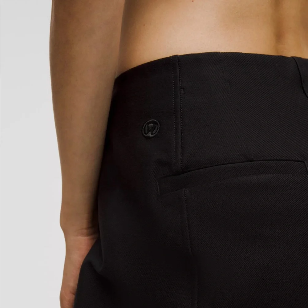 LULULEMON Utilitech Twill Mid-Rise Barrel-Leg Pant Black - Picture 3 of 7